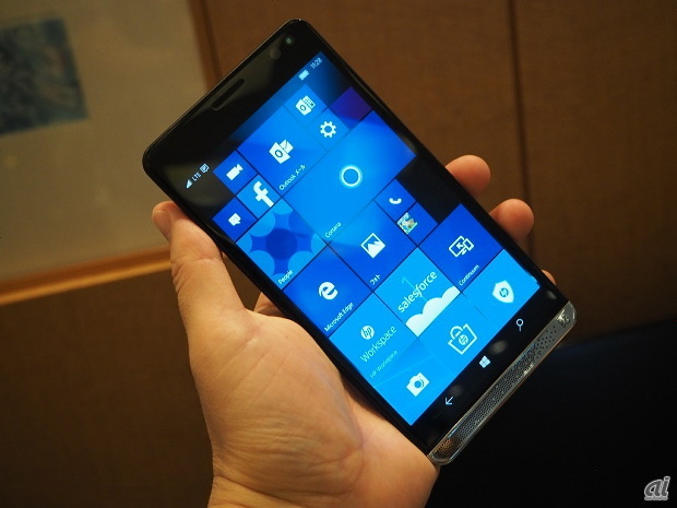「HP Elite x3」は、Windows 10 Mobile搭載スマートフォンでは数少ないハイエンドモデルとなる。前面上部には虹彩認証用の赤外線カメラも装備