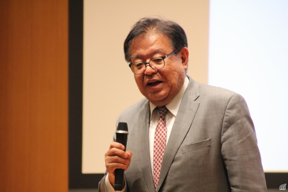 慶應義塾大学の環境情報学部長である村井純教授