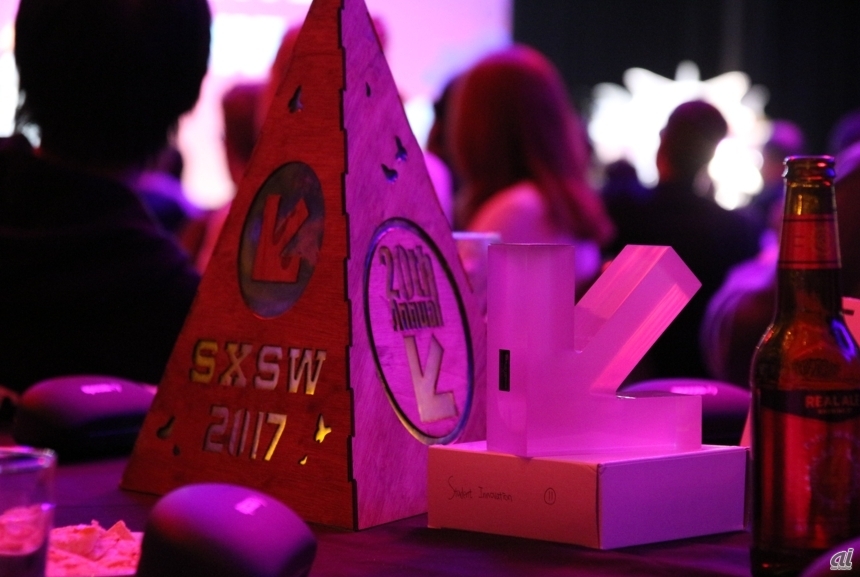 SXSW Interactive Innovation Awardsのトロフィー