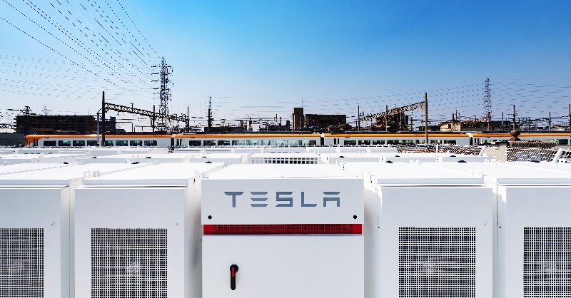 Tesla Powerpackで大容量蓄電池システムを構築（出典：Tesla公式Twitterアカウント）